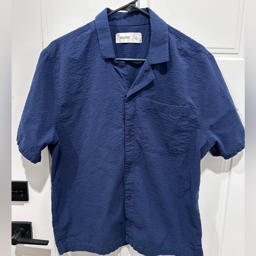 Hollister Men's Seersucker Navy Short Sleeve Button Down Shirt - Picture 1 of 4